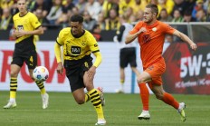 九游娱乐-包含沃尔夫斯堡球员训练场上全力备战未来比赛的词条