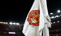 九游娱乐官方-曼联后防线稳固，成功守住球门的简单介绍