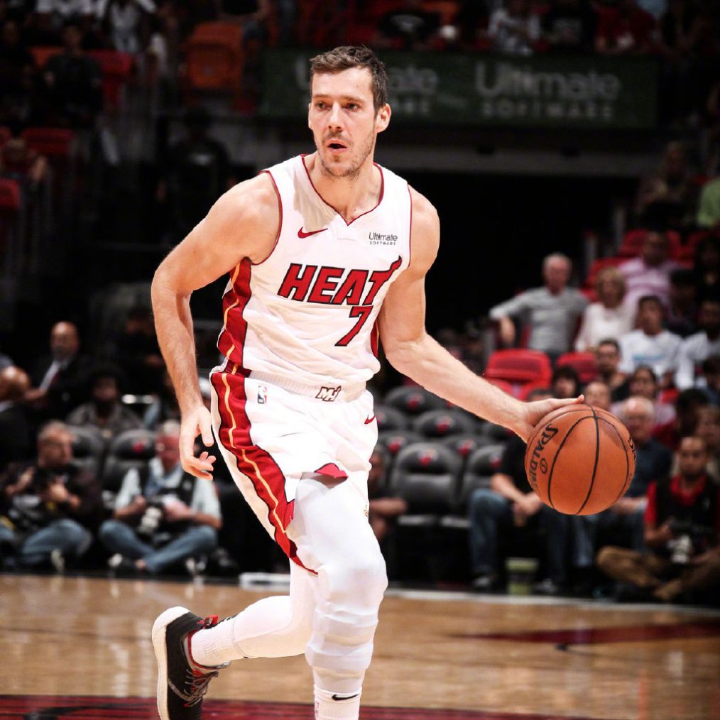 一支新晋球队崭露头角,挑战传统强队地位 一支新晋球队崭露头角,挑战传统强队地位