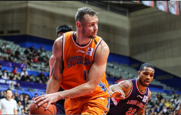 一支新晋球队崭露头角,挑战传统强队地位 一支新晋球队崭露头角,挑战传统强队地位