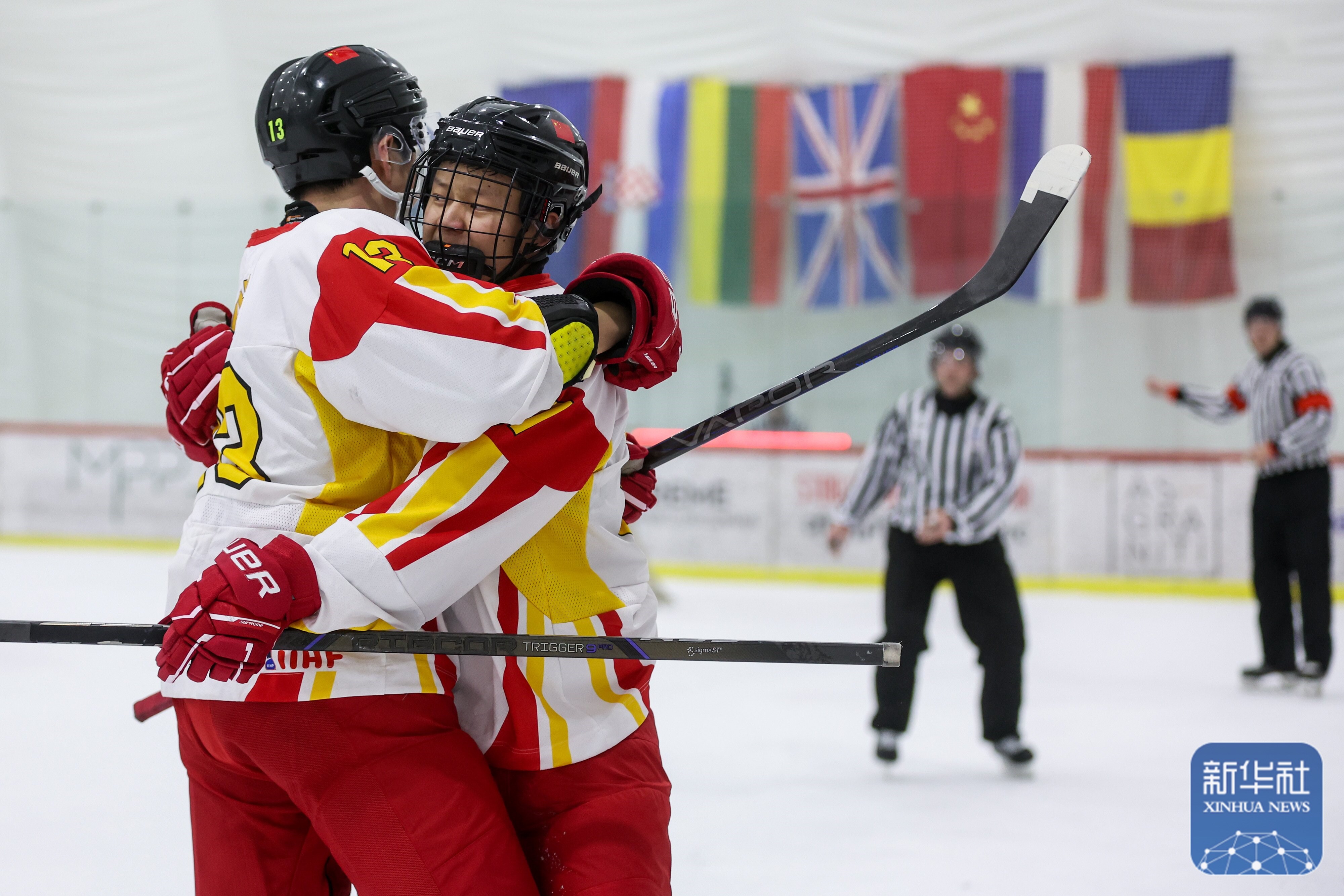 精彩绝伦比赛，球员们拼尽全力