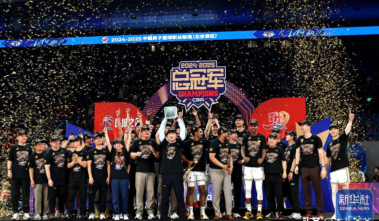 顶尖球队在联赛角逐中展现实力,拼搏无止境 顶尖球队在联赛角逐中展现实力,拼搏无止境