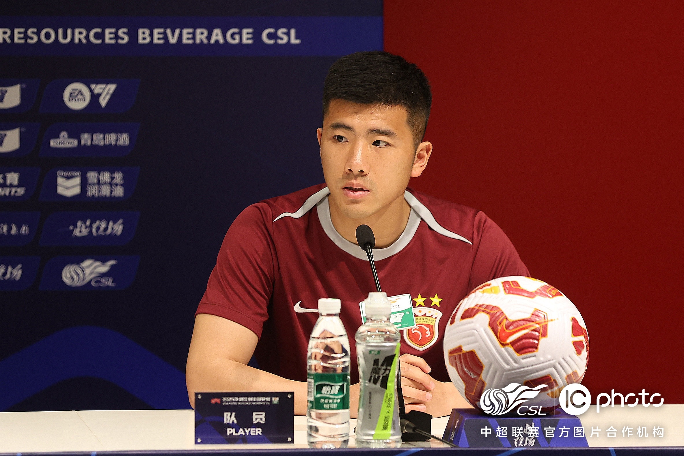 顶尖球队在联赛角逐中展现实力,拼搏无止境 顶尖球队在联赛角逐中展现实力,拼搏无止境