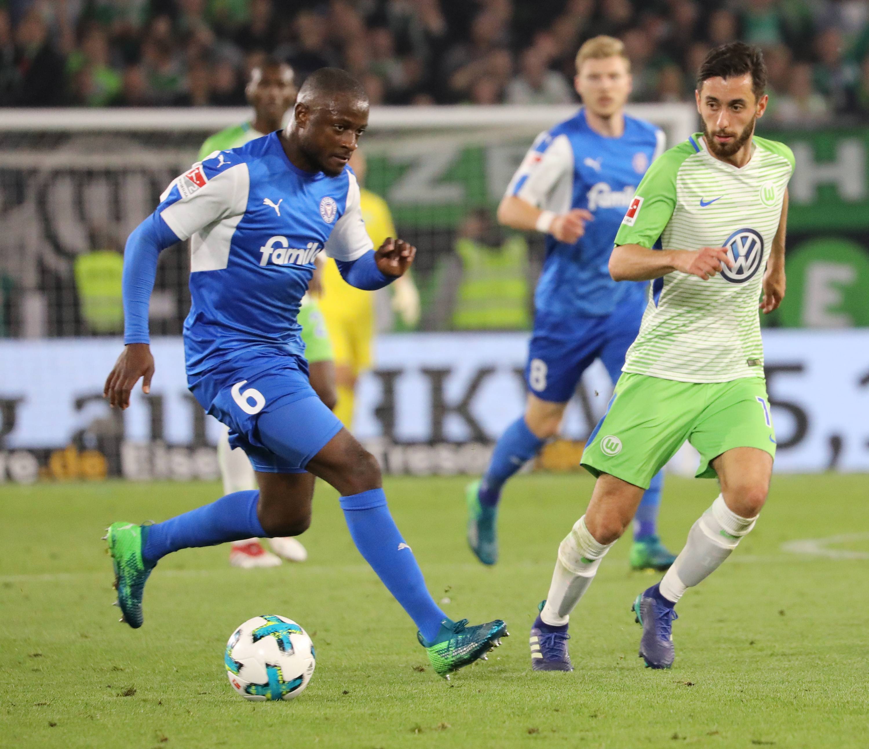 包含沃尔夫斯堡球员训练场上全力备战未来比赛的词条 包含沃尔夫斯堡球员训练场上全力备战未来比赛的词条