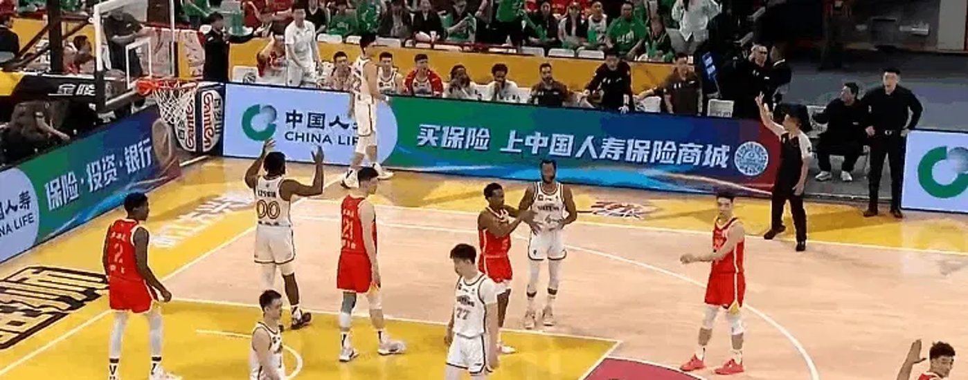 技术犯规引发争议,裁判判罚成焦点的简单介绍 技术犯规引发争议,裁判判罚成焦点的简单介绍