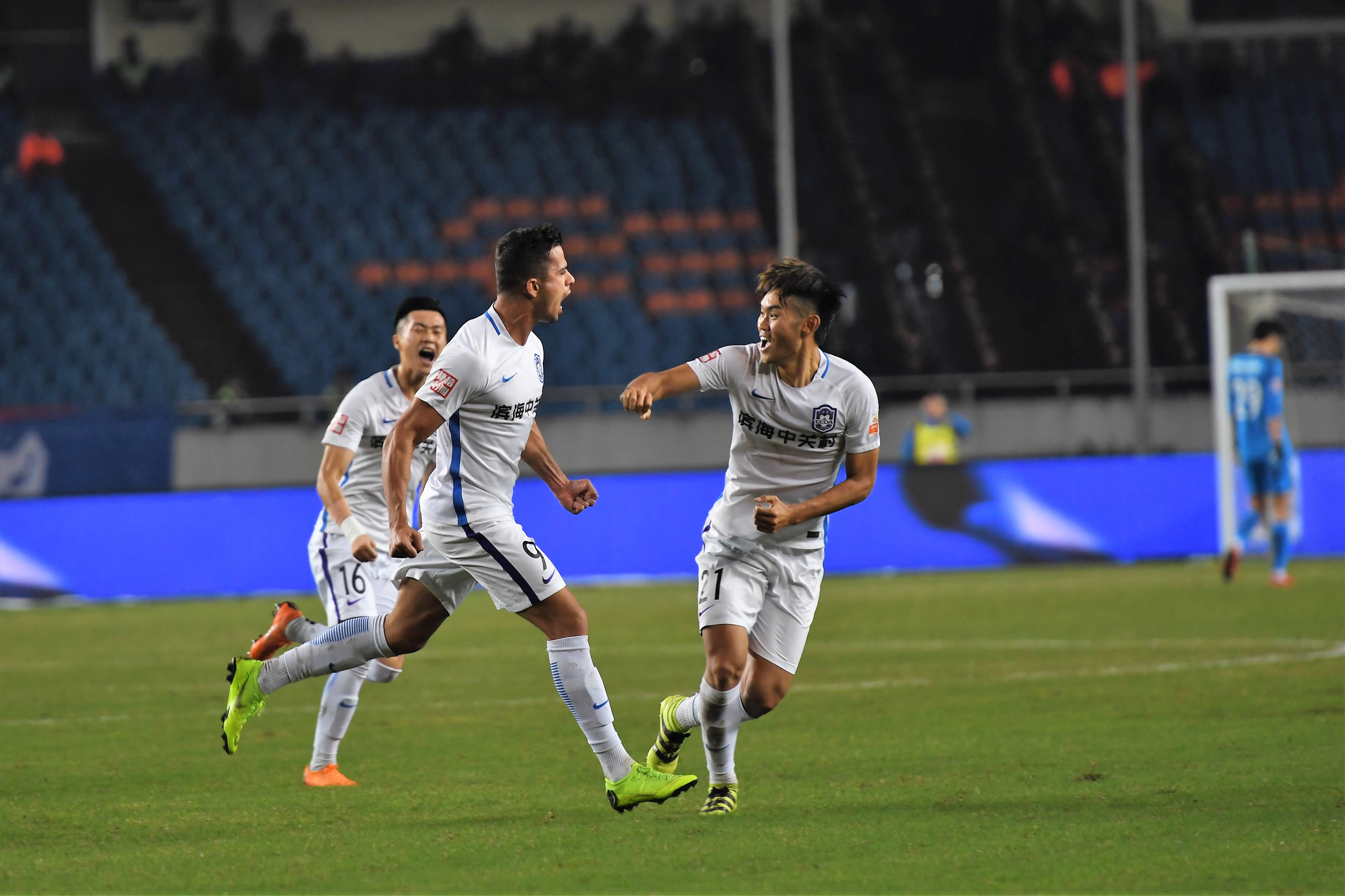 瓦朗谢纳客场爆冷击败图尔，保级前景一片光明的简单介绍