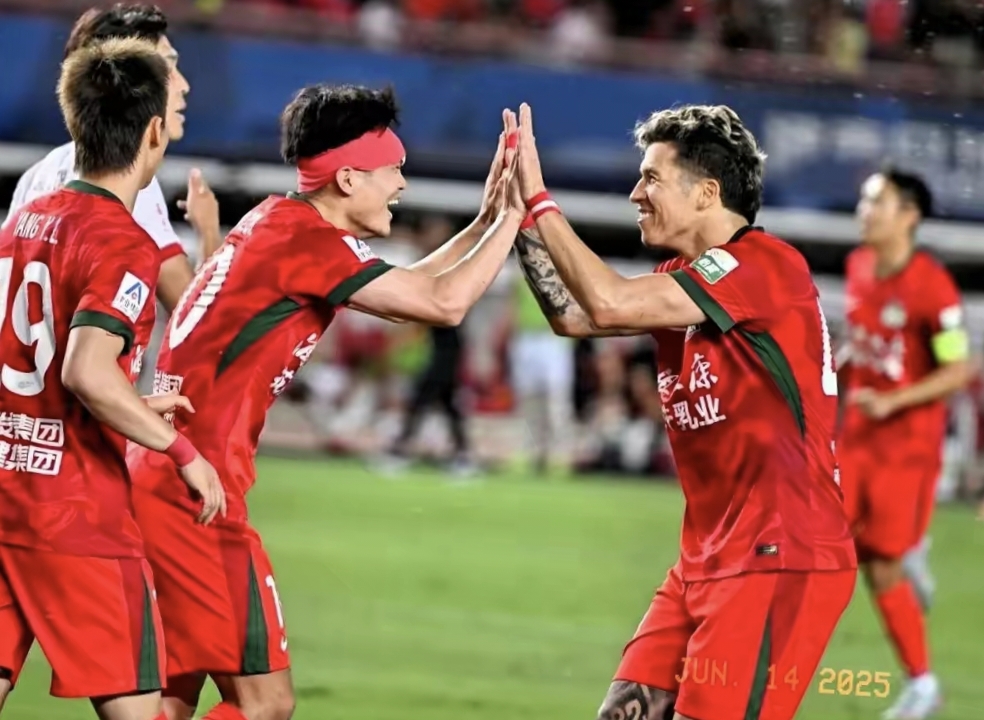 关键时刻发挥出色，球员帮助球队获胜的简单介绍