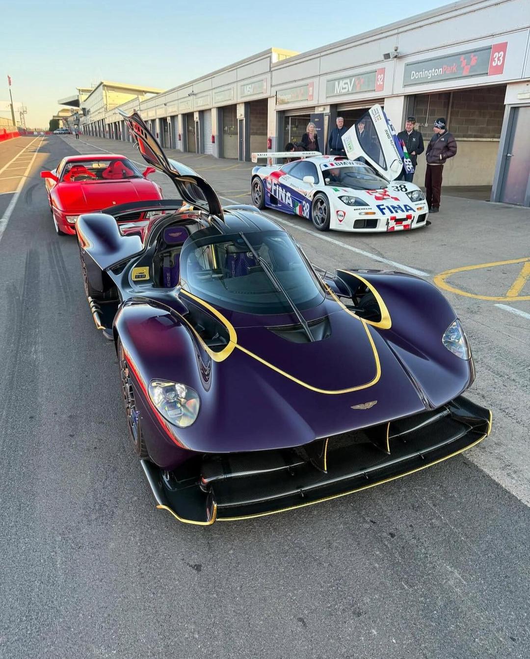 阿斯顿马丁轻取红牛车队，汉密尔顿高光表现的简单介绍