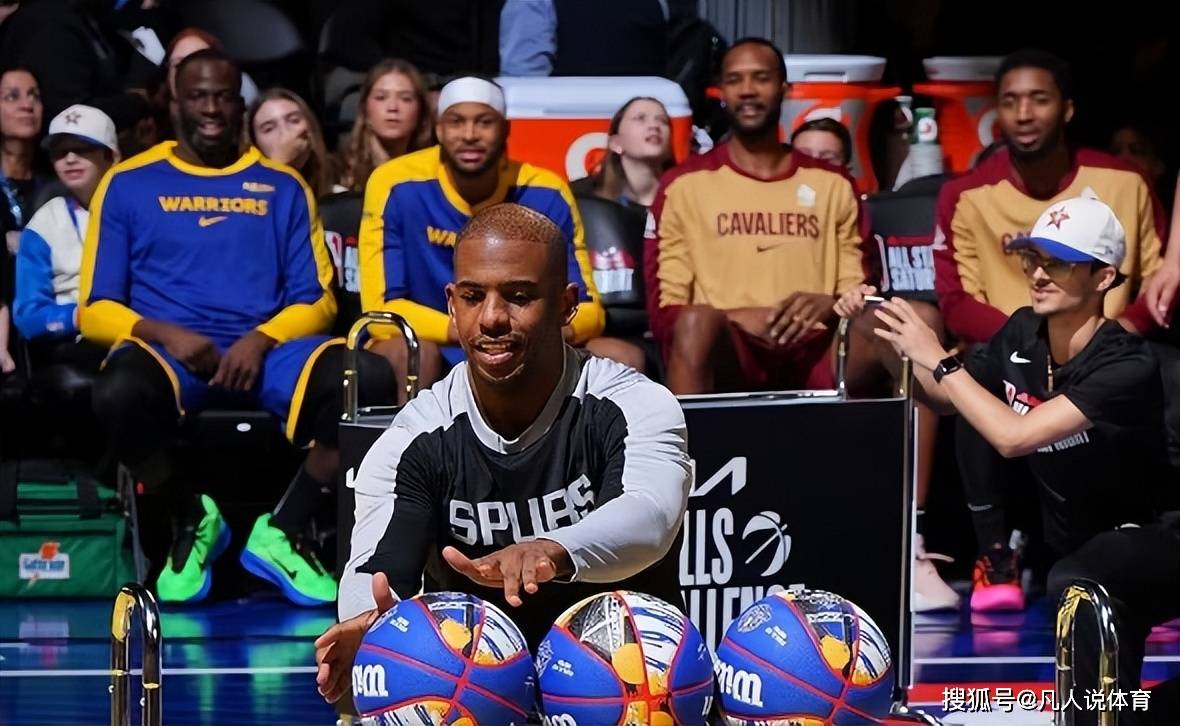 青岛队横扫马刺，米切尔点燃赛场