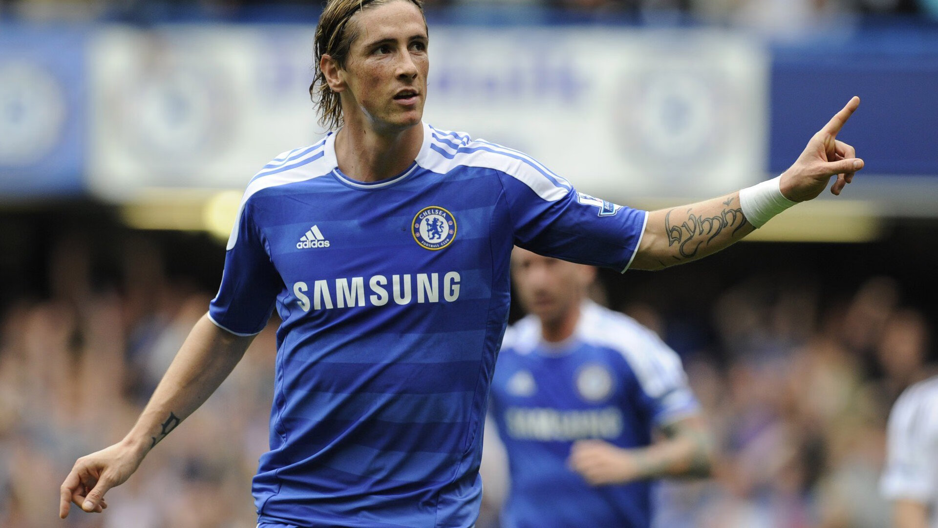 绿茵双城记,葡萄牙风暴席卷巴萨,弗拉霍维奇点燃英超争冠战火